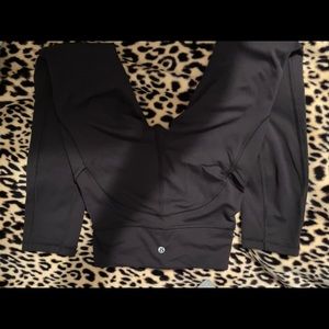 Lululemon invigorate with pockets size 2 barley worn no peeling